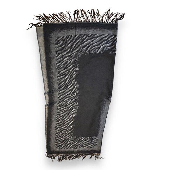 Elegant Black and Gray Wrap - Picture 15 of 15